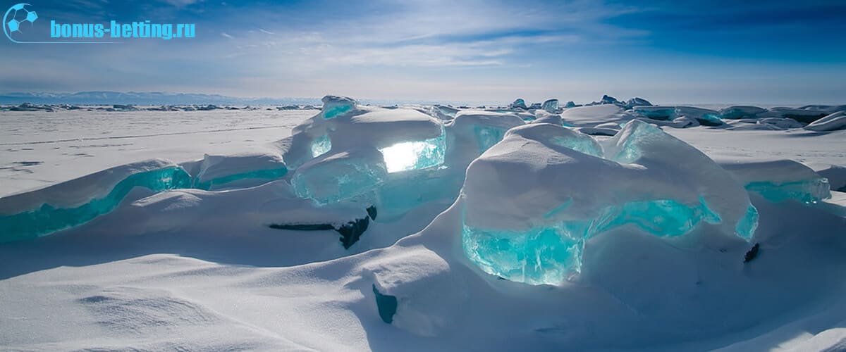Лед 3 кавер. Ледяное поле. Байкал ледяные поля. Лед поле. Сердце на льду Байкала.