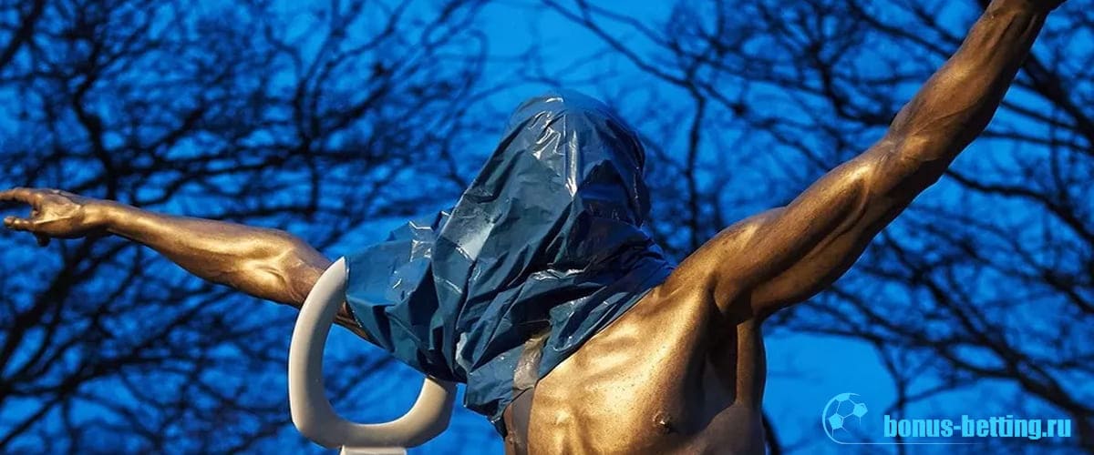 Вандалы повалили статую Ибрагимовича в Мальме