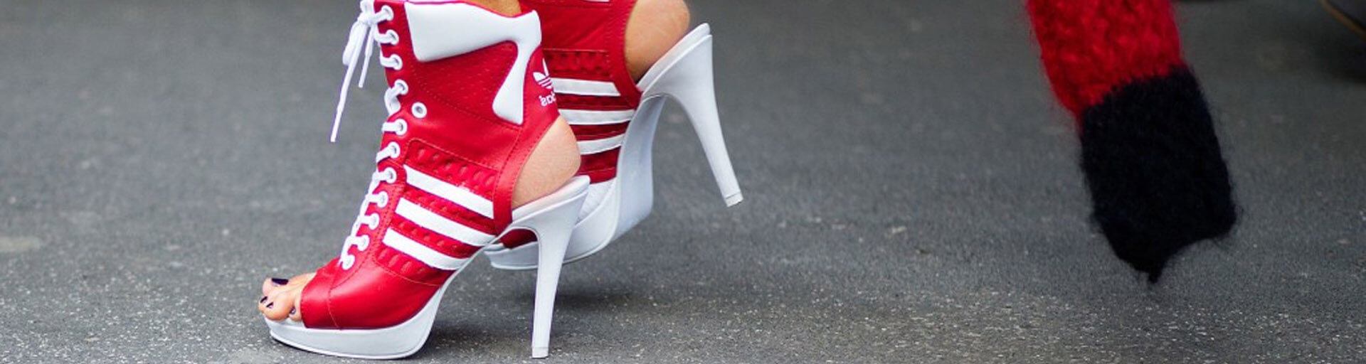 Кроссовки на каблуке: странные дизайны от спортивных брендов