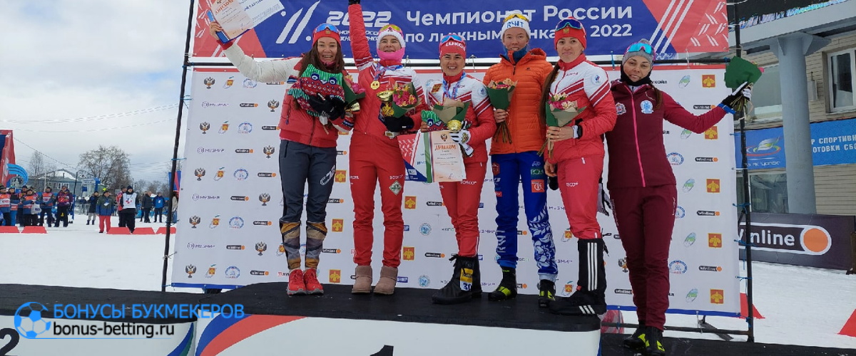 Победу в женском скиатлоне на ЧР одержала Наталья Непряева