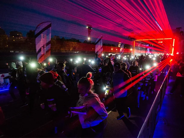 Ночной забег Laser Night Run 2026: расписание, цены, дистанции